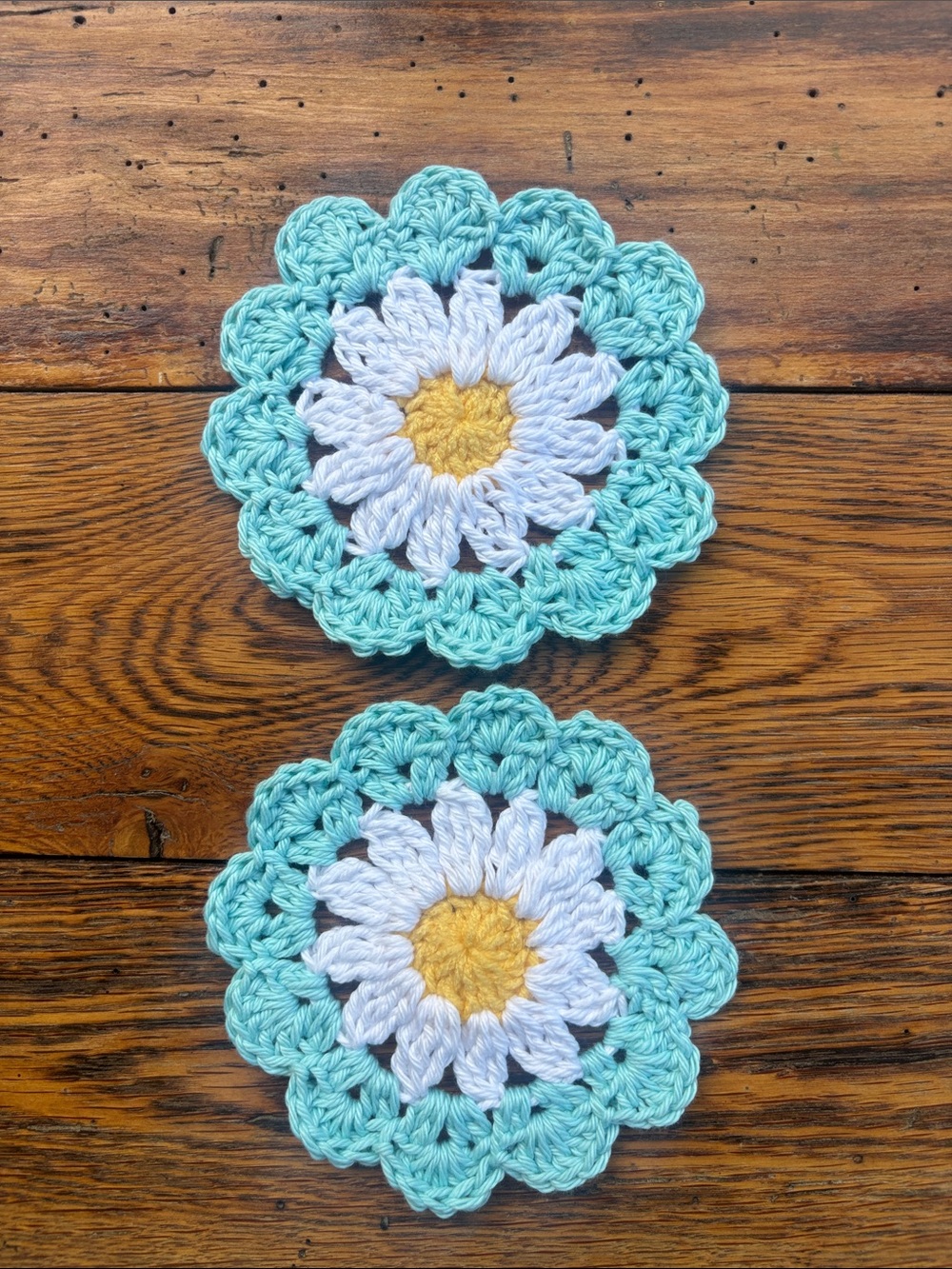 4 Crochet Daisy Coasters - Picture 4 of 5